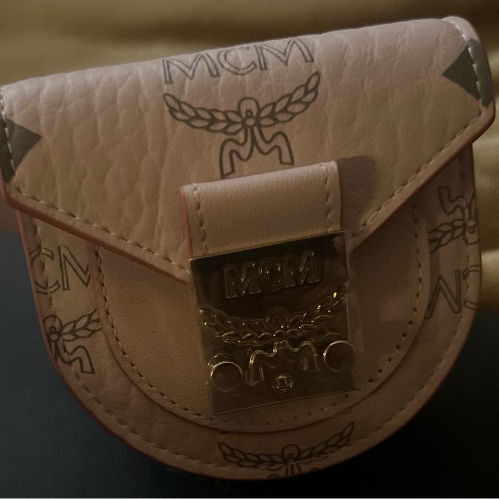 MCM WRISTLET FOR AIR PODS